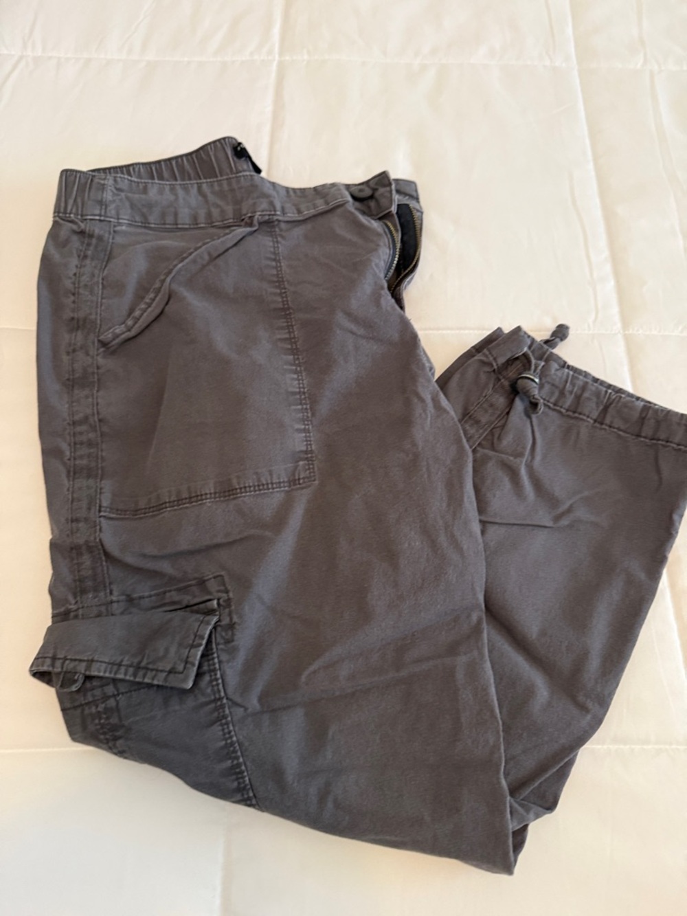 Women’s Charcoal Cargo Crop Pants